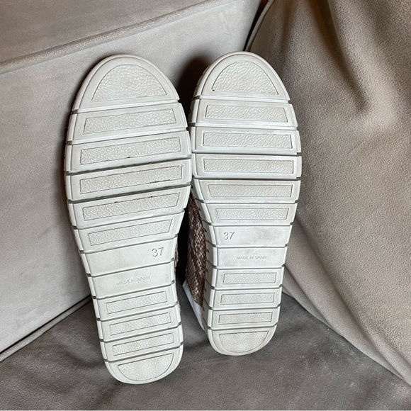 André Assous Iris Leather Sand Snake Sneaker - Size 7 (37EU) - Like New - Picture 12 of 13